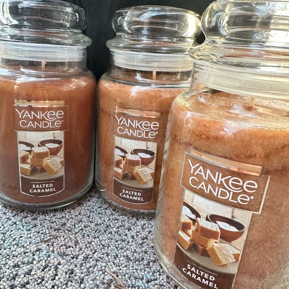 1 New Salted Caramel Yankee Candle with lid NEW - Picture 2 of 4